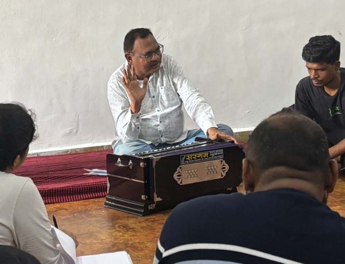 3 माह की थिएटर प्रोडक्शन कार्यशाला – छठवां दिन रहा लोक-संस्कृति, ध्यान और अभिव्यक्ति का संगम