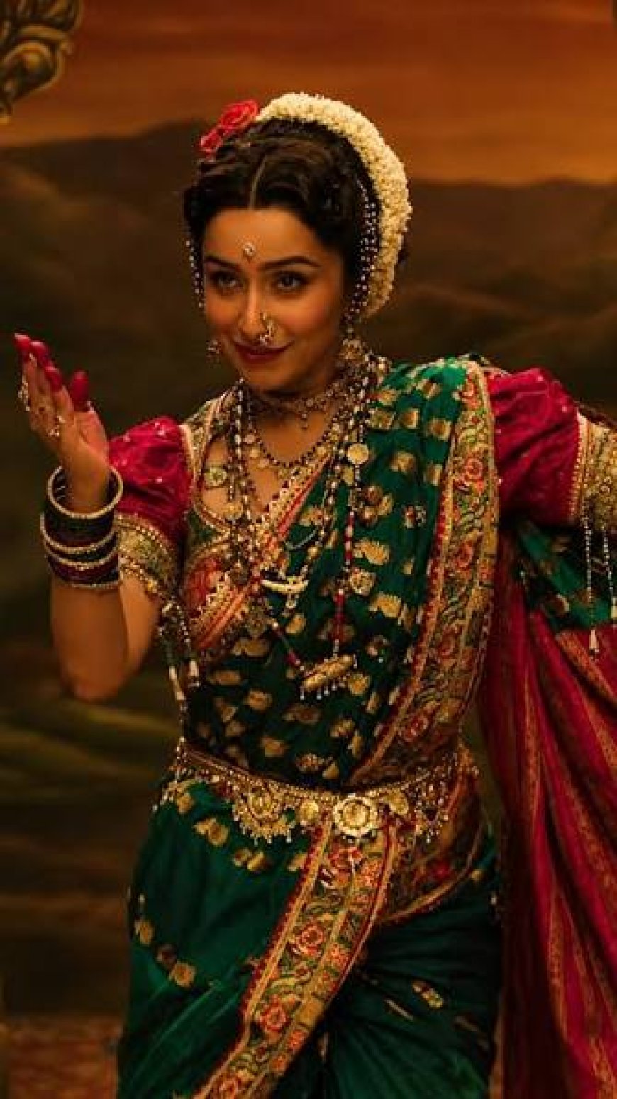टॉक्सिक से बची श्रद्धा कपूर की ‘ईठा’, लेकिन अब प्रभास की ‘फौजी’ से होगा बड़ा बॉक्स ऑफिस मुकाबला!