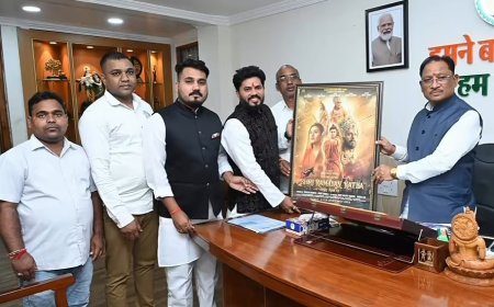 ‘महाकाव्य श्री रामायण कथा’ की टीम ने CM विष्णु देव साय से की मुलाकात, छत्तीसगढ़ की लोकेशंस पर हुई शूटिंग की मुख्यमंत्री ने की सराहना